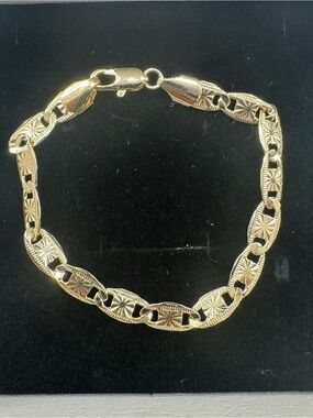 Gold Women's Engraved Link Bracelet